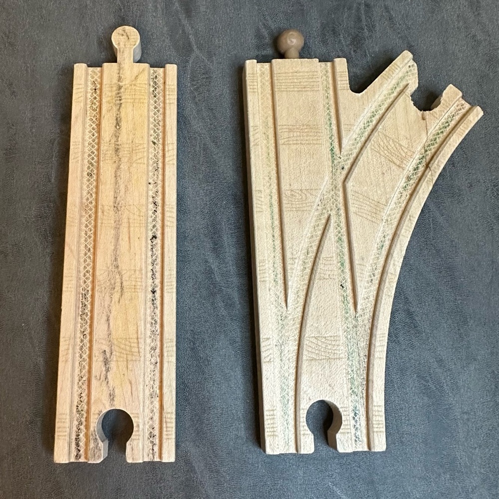Thomas & Friends 1-Curved 6" switch Y & 1-Wooden Train Medium 6" straight Tracks